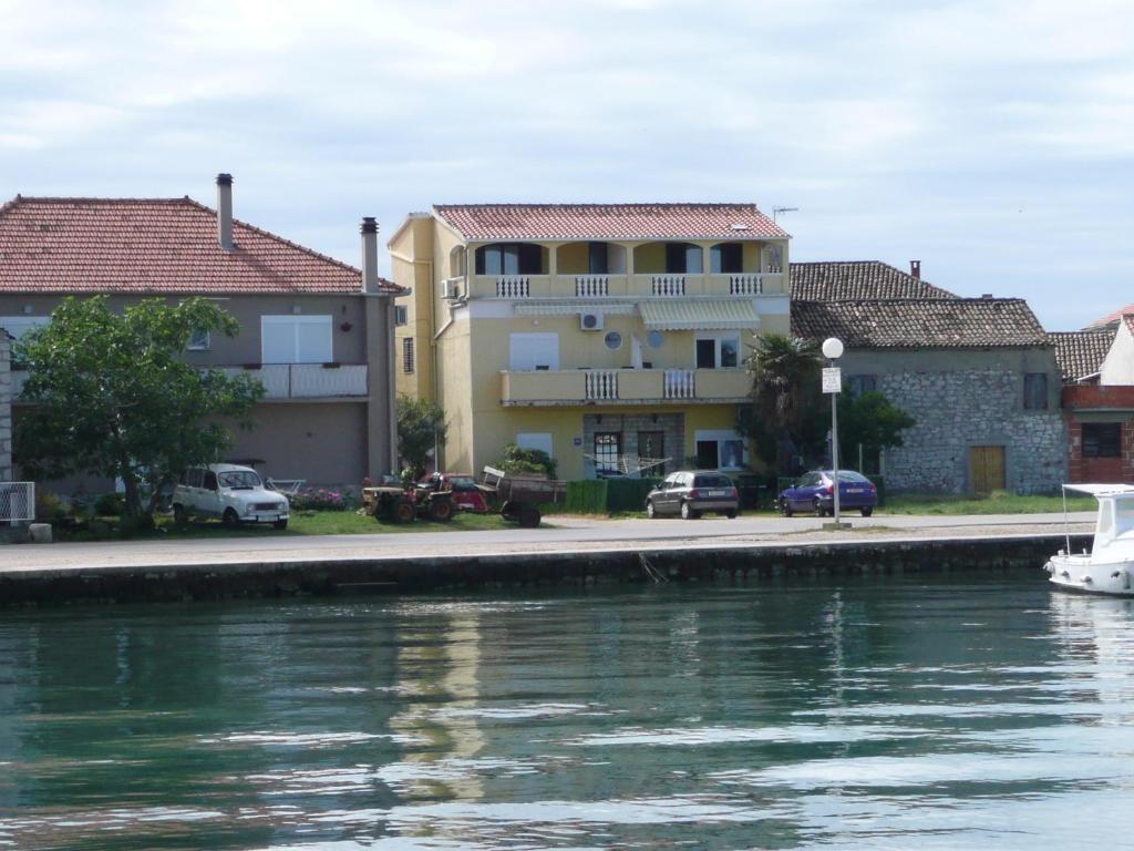 Apartments Renjak Sukošan エクステリア 写真