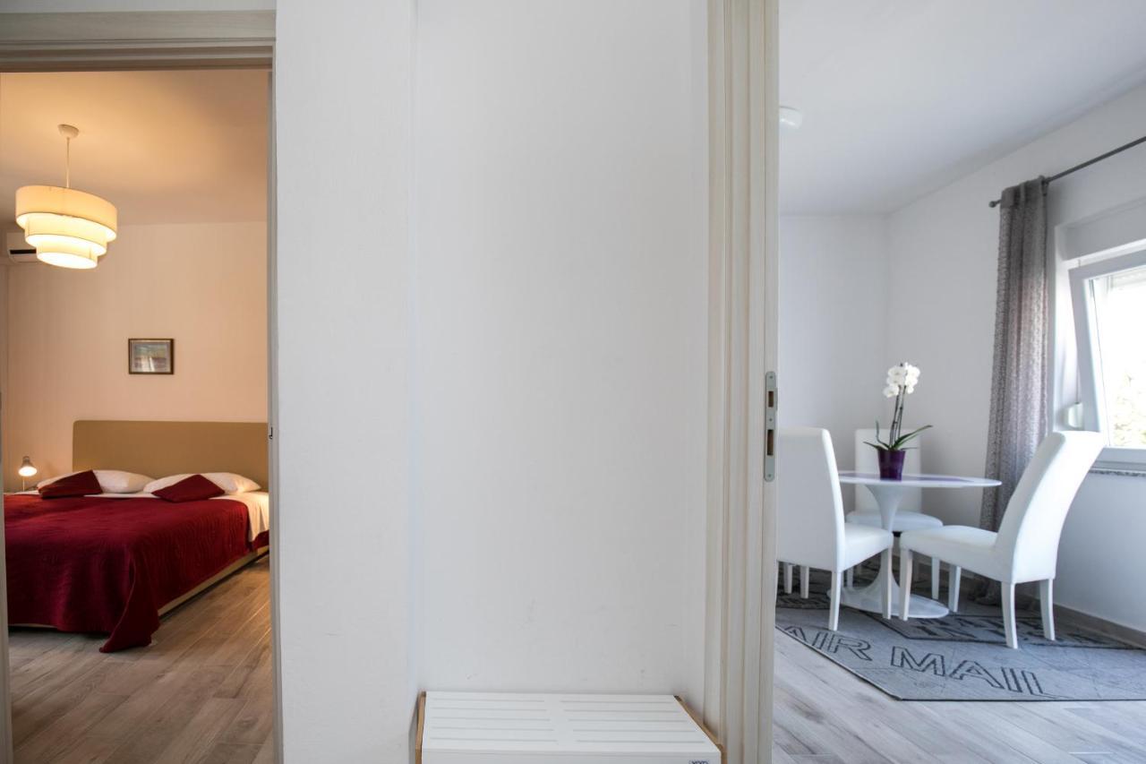 Apartments Renjak Sukošan エクステリア 写真