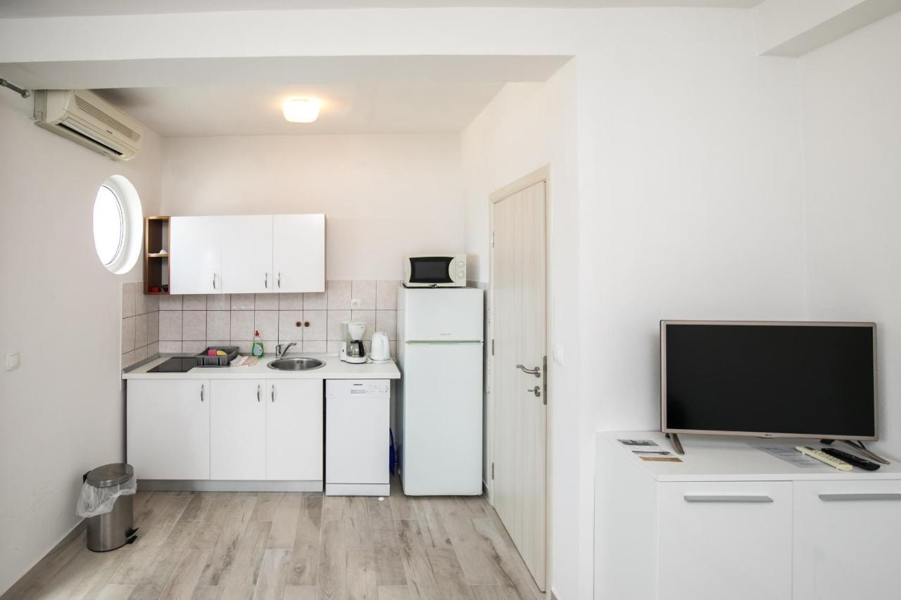 Apartments Renjak Sukošan エクステリア 写真